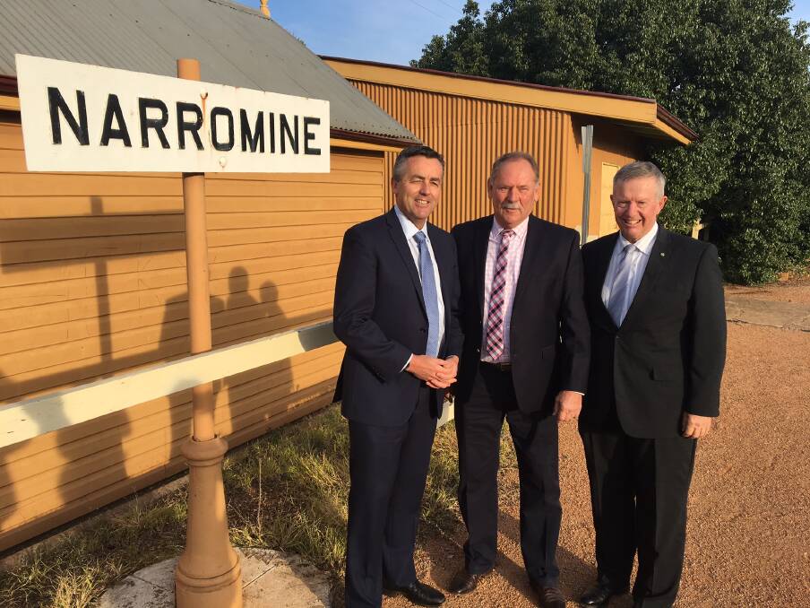 ANNOUNCEMENT: Minister for Transport Darren Chester, Naromine Mayor Craig Davies and Member for Parkes Mark Coulton. Photo: CONTRIBUTED.