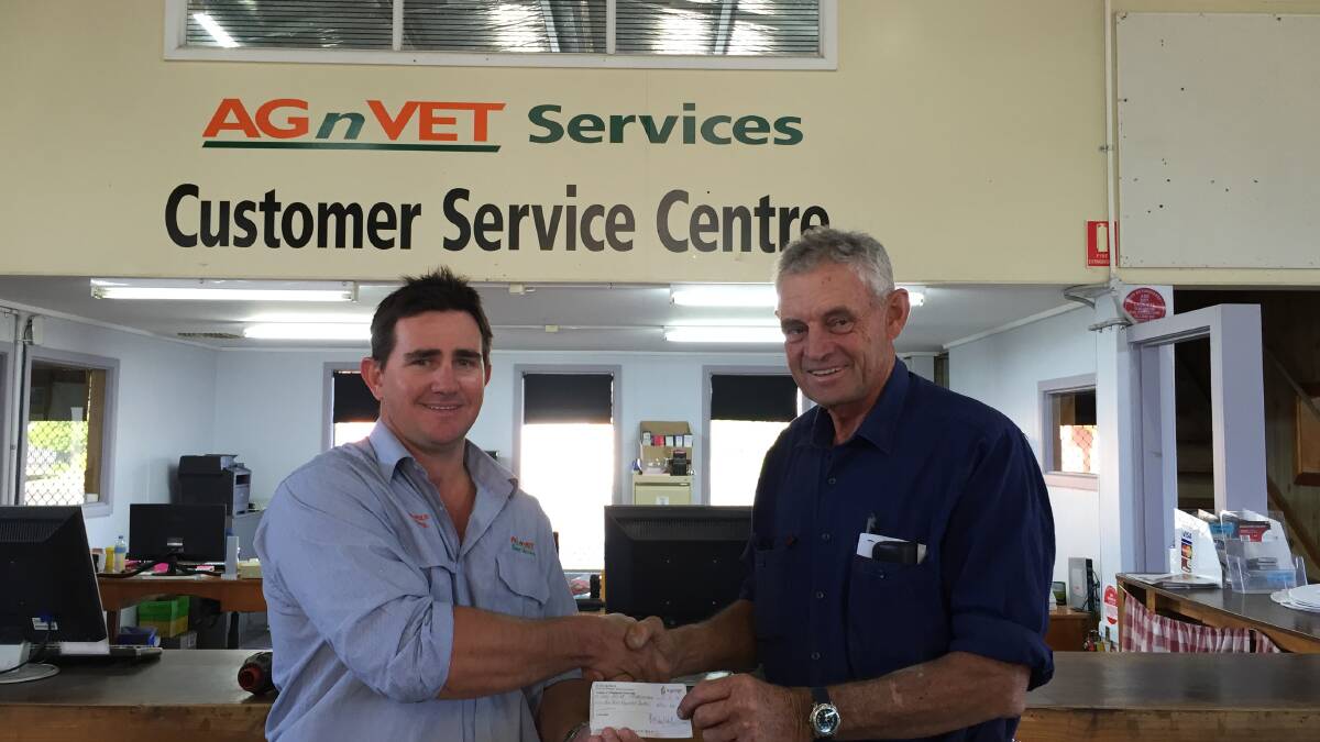 AG 'n' VET'S Greg Wynn presents Narromine Cancer Support president Jeff Anderson with a cheque for $1300.