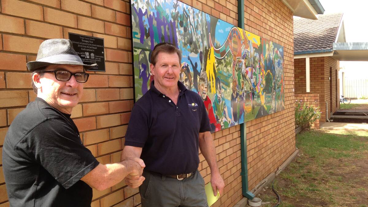 Mark Randall and Cr Bill McAnally in front of the new mural.