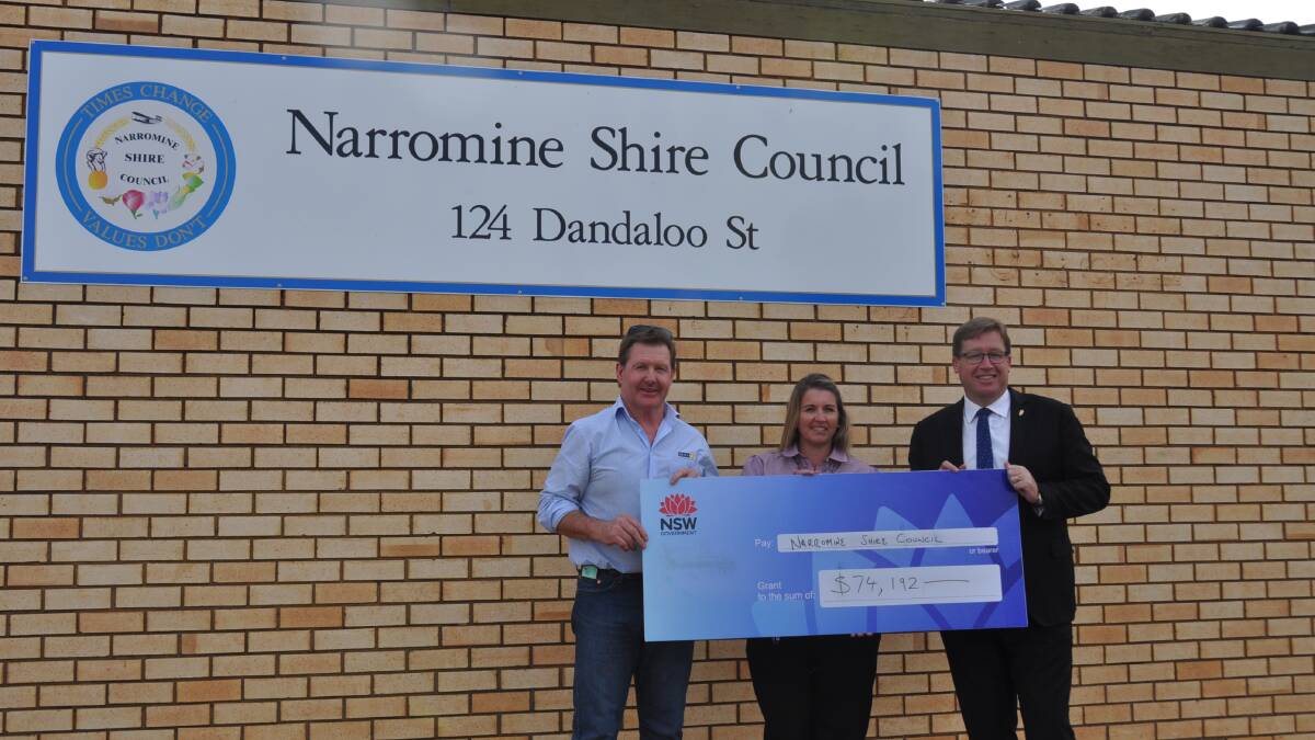 Mayor of Narromine Shire, Bill McAnally, Engineering and infrastructure director Kerrie Murphy and Troy Grant.