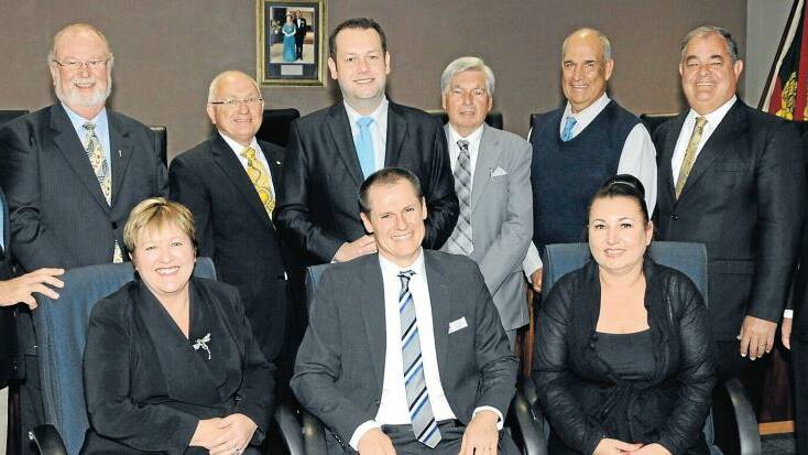 ABOVE: Dubbo City councillors Greg Matthews, Allan Smith, Lyn Griffiths, Kevin Parker, deputy mayor Ben Shields, mayor Mathew Dickerson,
Bill Kelly, Rod Towney, Tina Reynolds, John Walkom, Greg Mohr at yesterday's mayoral elections.
RIGHT: Mayor Mathew Dickerson and deputy mayor Ben Shields were re-elected unopposed at Dubbo City Council's extraordinary meeting
yesterday. Photos: BELINDA SOOLE