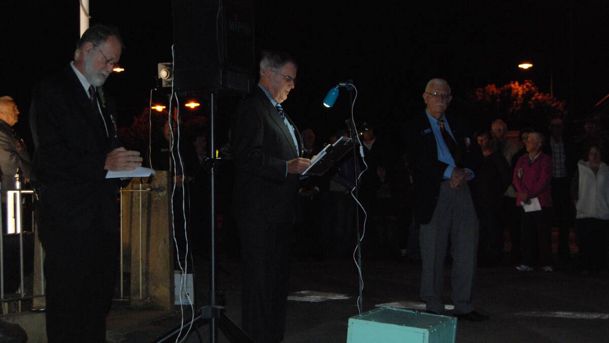 DAWN SERVICE: President of the Narromine RSL Sub-Branch leads the ode