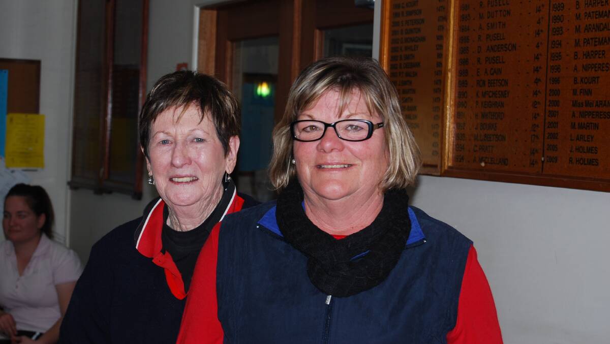 President Jenny Holmes with Angela Fryer from Cobar, Angela won the A Grade 18 holes handicap.