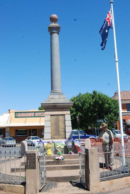 The Narromine cenotaph at the 2014 Rememberance Day gathering 