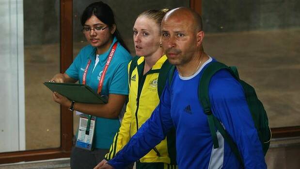 Sally Pearson (centre) and coach Eric Hollingsworth (right) during the 2010 Commonwealth Games. Photo: Getty Images
