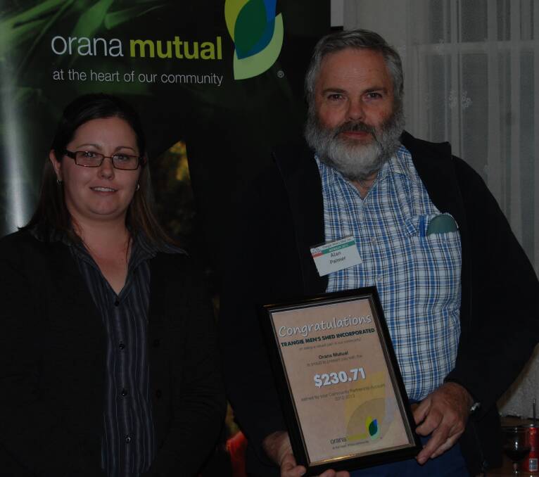 o Alan Palmer representing the Trangie Men’s Shed. Here he is receiving a certificate of money donated from Orana Mutual’s  Lauren Janhsen.