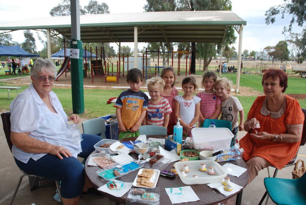 o Caleb Healey, Ned Connors, Miley Edwards, Charlotte Hutchison, Eadie Wilson and Fraser Gill pictured with Aggie Fletcher and Jenny Doherty at ‘M’ for Mudyigalang ladies’ craft group.