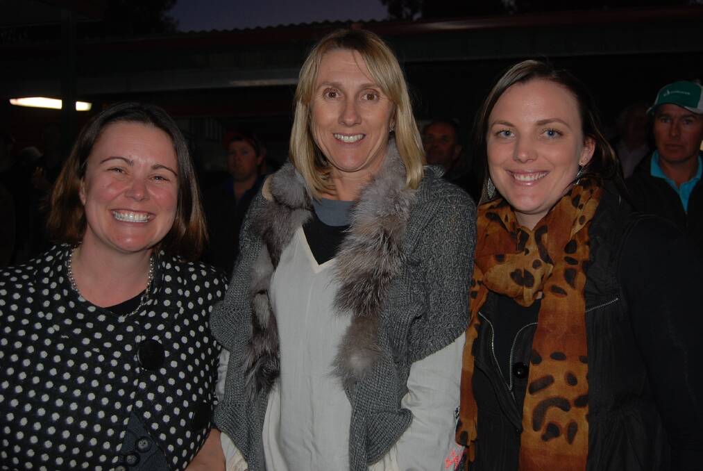  Ginni Brown pictured with Jodi and Sarah Browning.