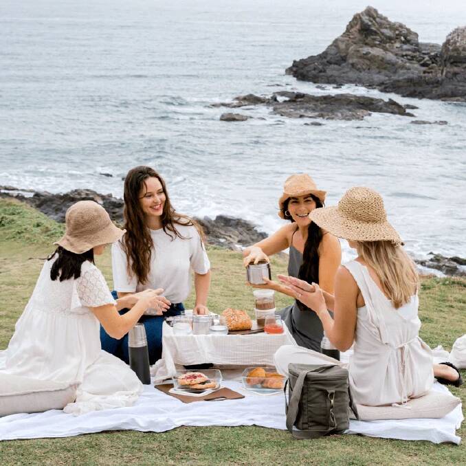 Vacuum-sealed drink flasks.