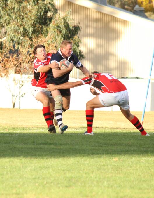 TEAM EFFORT: The Narromine Gorillas break down the Coolah 'Roos defence on Saturday. Photo: CASSEY MAREE PHOTOGRAPHY. 
