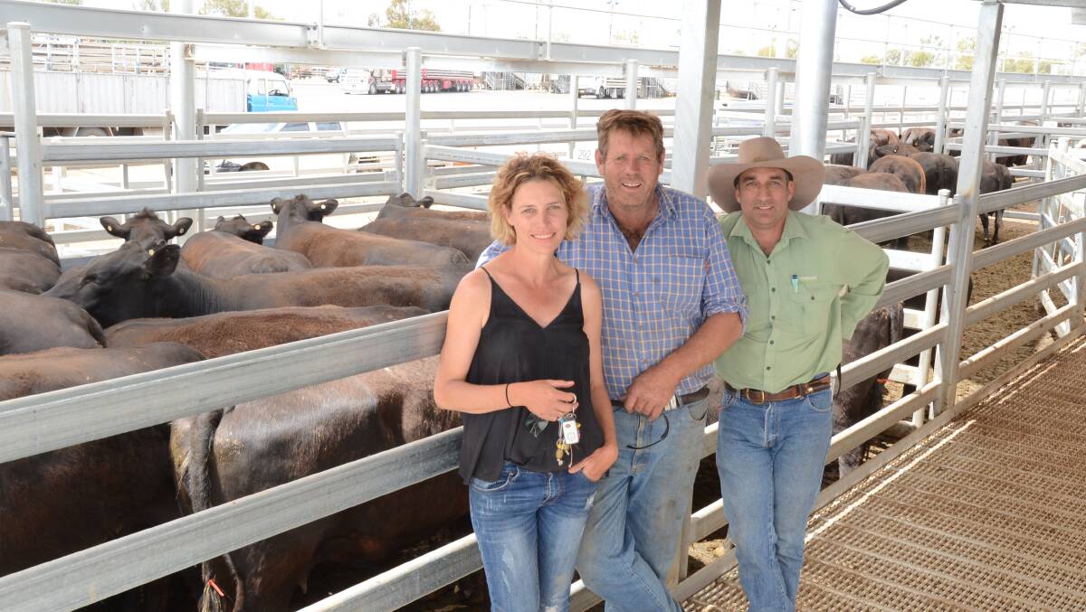 SALE-O: At the Store Cattle Sale in Dubbo on Friday are James and Julie Rae with their agent Ashley McGilchrist. Photo: MARK GRIGGS. 