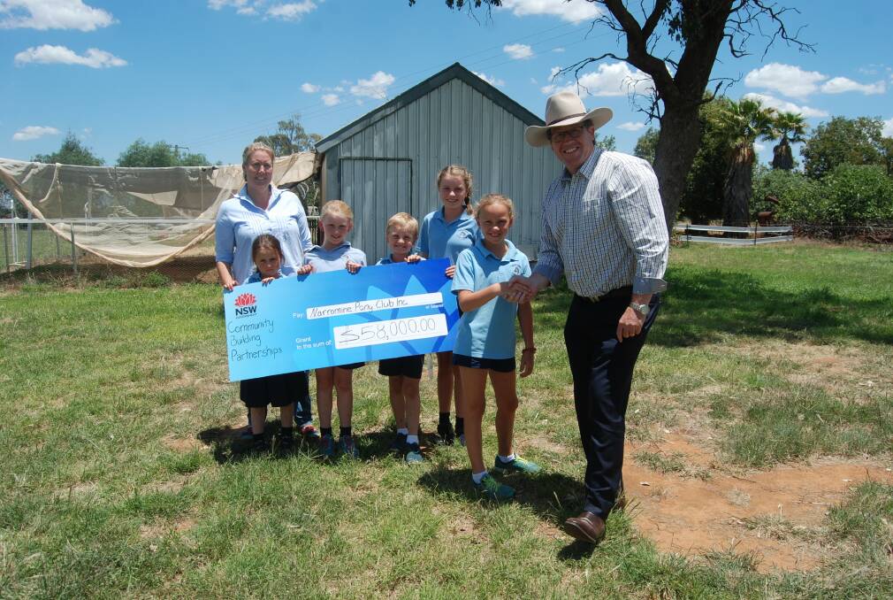 Charlotte Mason-Wells and Dubbo MP Troy Grant with Sally, Millie and Ella Packham and Hannah and Fraser Gill.