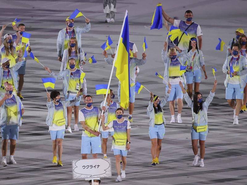 A South Korean tv network has apologised for inappropriate descriptions of the opening ceremony.
