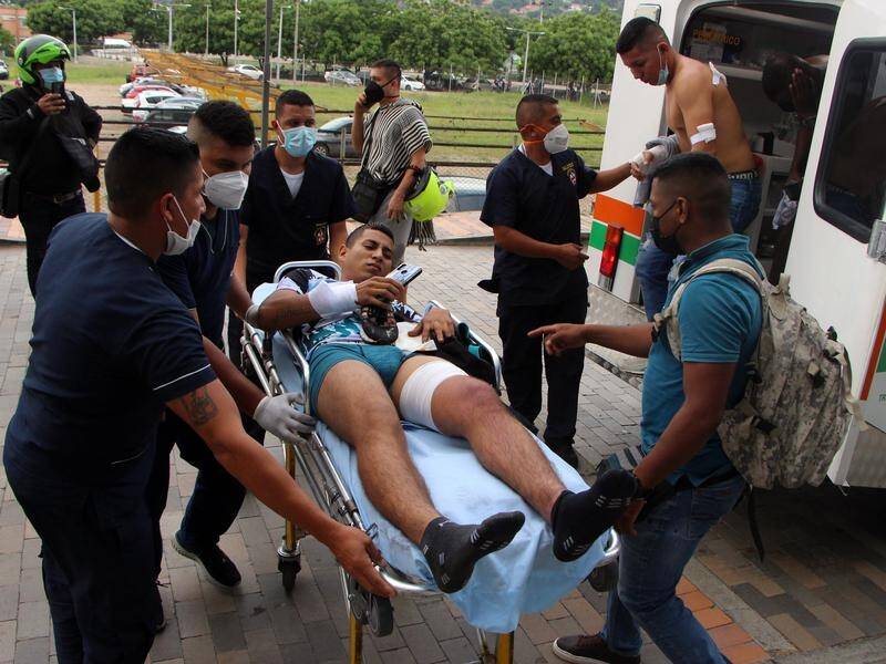 A car bombing has injured 36 people at a base used by Colombia's 30th Army Brigade.