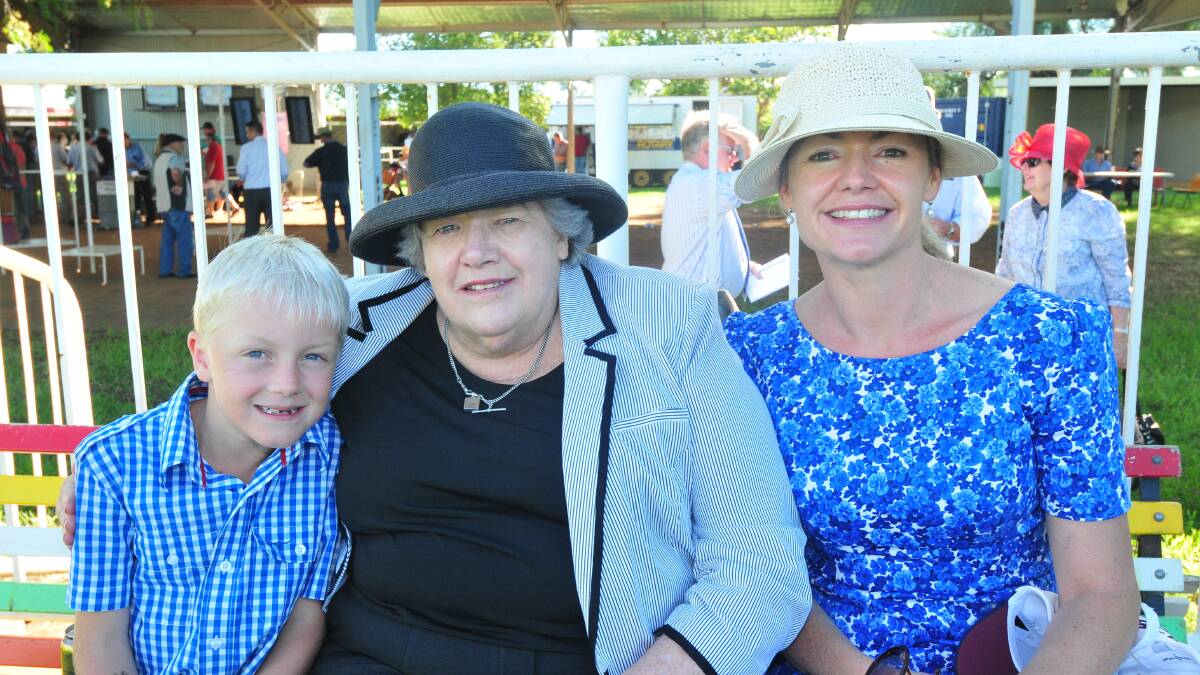 NARROMINE DIGGERS CUP: Jeremy Montgomery, Nerida Atkinson and Sally Montgomery. Photo LOUISE DONGES